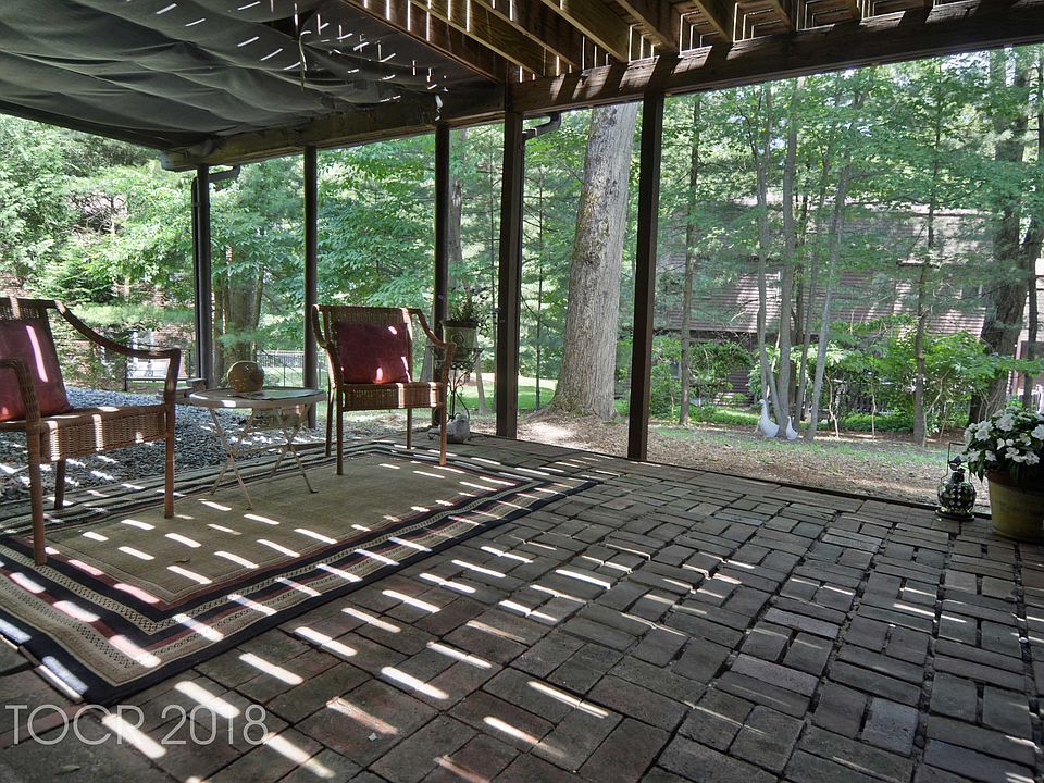 2nd image of 706 Alexander Ct