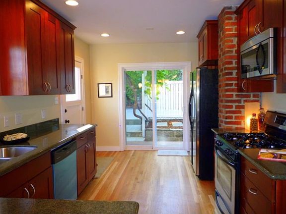 Shaker Cabinets, Slab Granite & Hardwoods