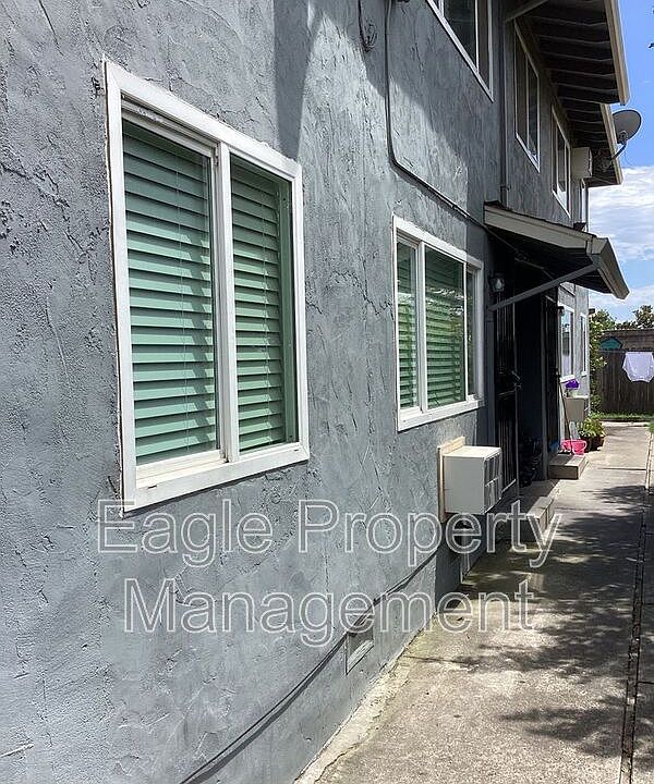 1st image of 2412 Yreka Ave APT A