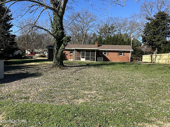 3rd image of 2910 Shady Ln