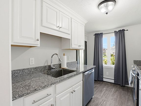 4th image of 848 Plain St #32