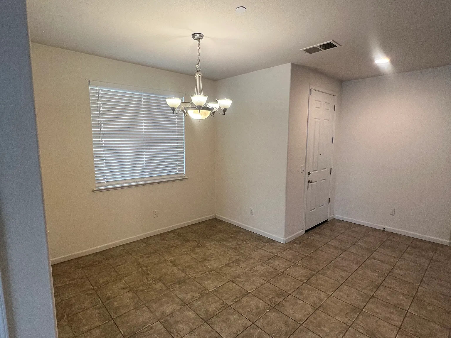 3 bed, 1718 sqft, $2,750 — Photo 4