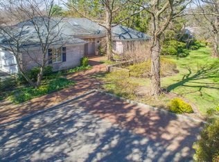 40 Martin Ct, Great Neck, NY 11024