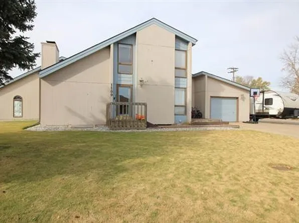 1109 Hickory St, Victoria, KS 67671