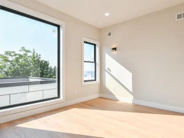 221 Columbia Avenue image 12 of 32