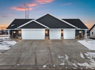 3006 Woodward Way, De Pere, WI 54115
