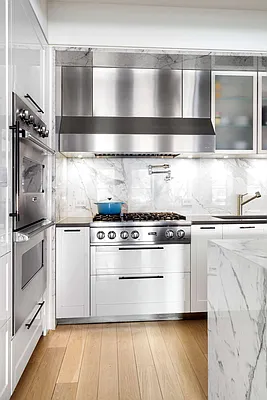 Sold by Compass | media 18