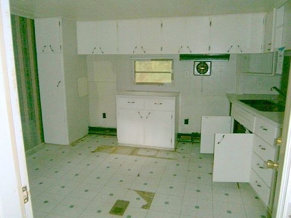 5th image of 1750 W Echo Dr