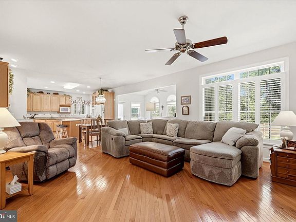 4th image of 45539 Lakeside Dr