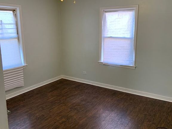 3rd image of 7648 S Jeffery Blvd #1W