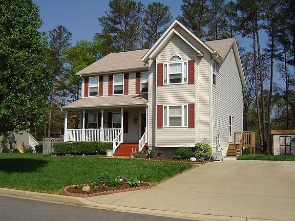 Front View (Driveway)
