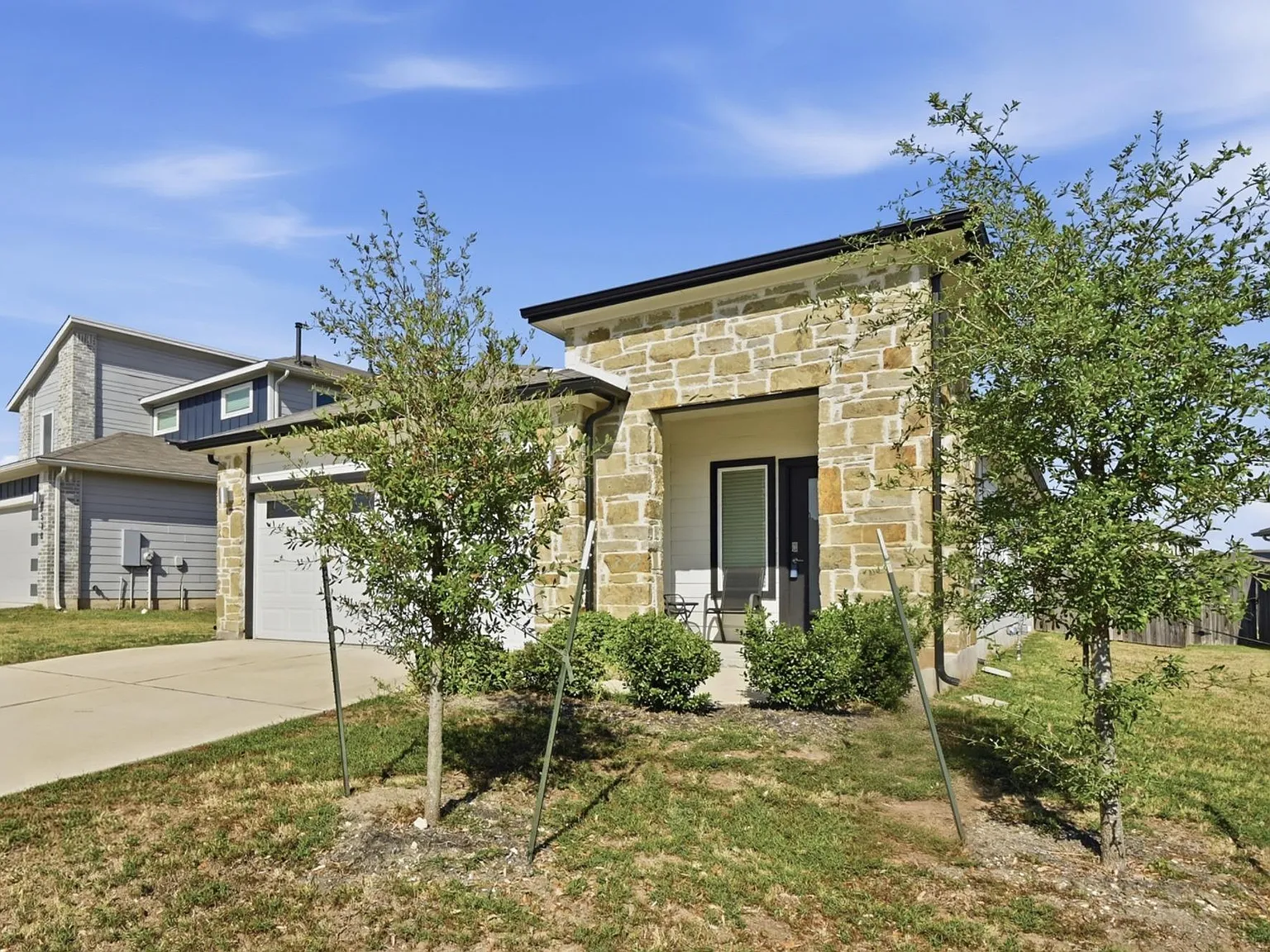 3 bed, 2.0 bath, 1499 sqft, $1,800 — Photo 3