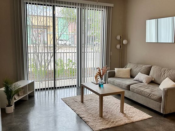 5th image of 711 S Frio St #2104