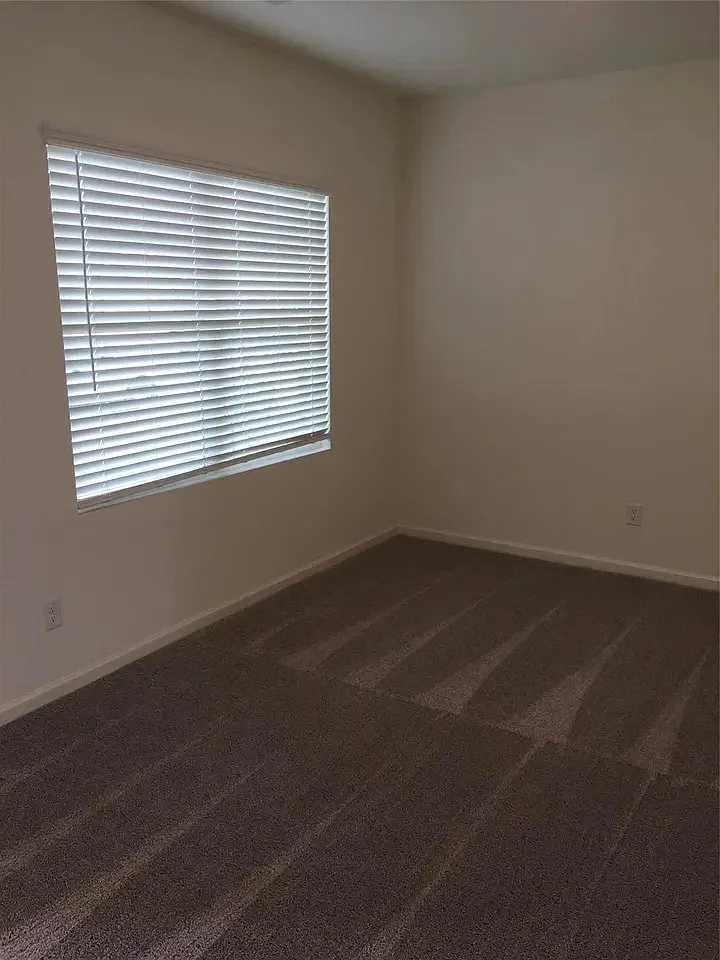 4 bed, 2094 sqft, $2,475 — Photo 3