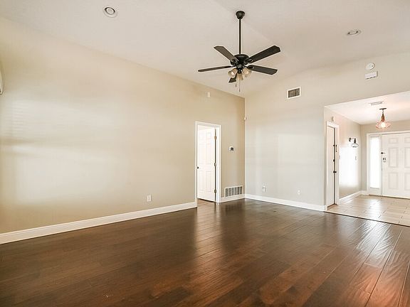 4th image of 4253 Cloverleaf Pl