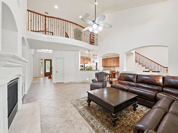 2nd image of 3602 Lindhaven Dr