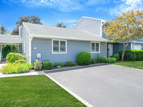 195 Alicia Drive #195, North Babylon, NY 11703