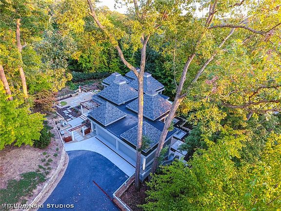 2nd image of 933 Top Of The Hill Rd