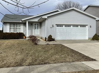 2807 Binghamton Ln, Bloomington, IL 61705