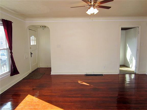 4th image of 17905 Schenely Ave
