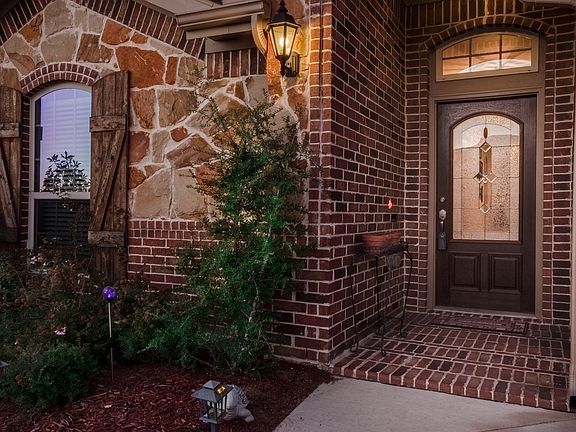 3rd image of 327 Coral Vine Ln