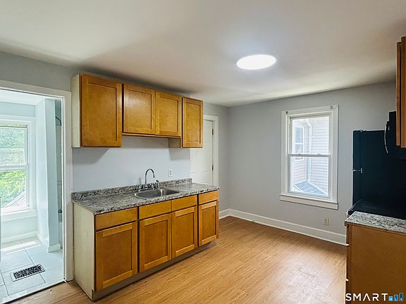 3rd image of 207 E Main St