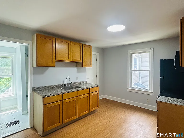207 E Main St — Photo 3