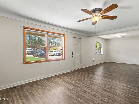 4th image of 216 Bonaparte Dr