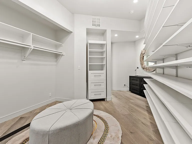 1368 N Doheny Pl — Photo 26