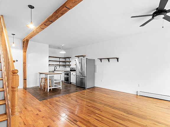 4th image of 242 Woodbine St