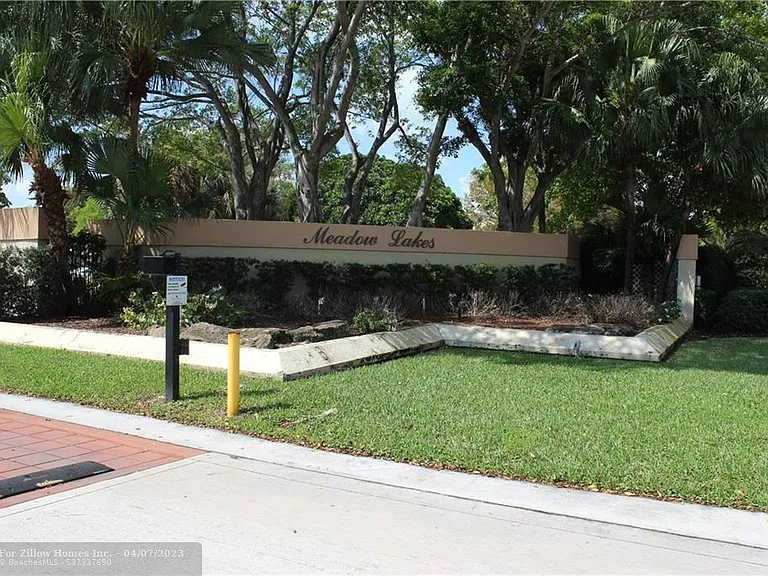1230 S Military Trl #2014 — Photo 16