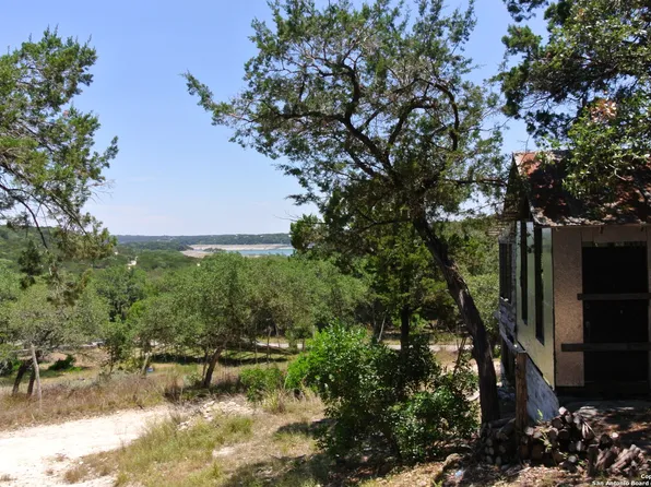 117 Navajo Trail, Lakehills, TX 78063