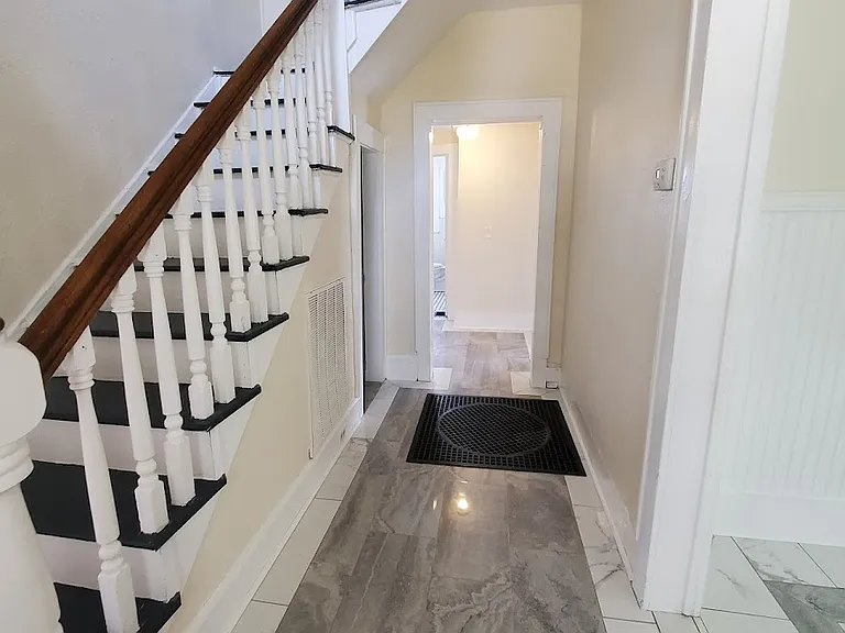 1419 Windsor Ave #5 — Photo 10