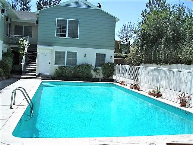 13009 Riverside Dr — Photo 3