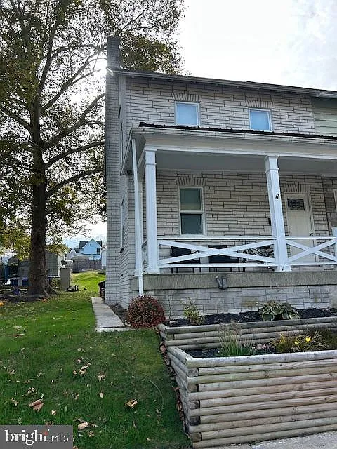 18 Front St photo 1