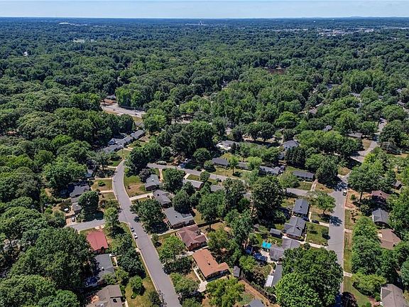 4th image of 4921 Starmount Dr