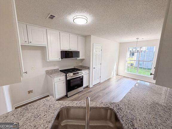 2nd image of 1088 Meadow Glen Cir