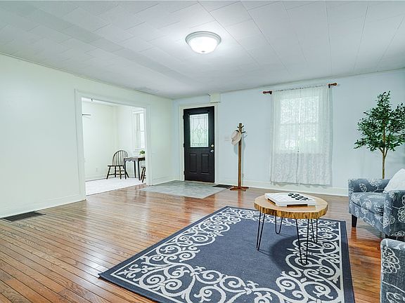3rd image of 7271 Maplewood Ave