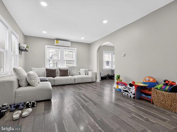 3rd image of 437 Sheridan Ave