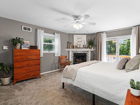 5th image of 4205 Fox Hills Dr