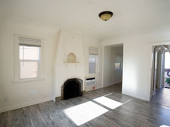 5th image of 1006 Mill Pl #1006