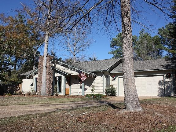 2nd image of 122 Lynne Therese Cir