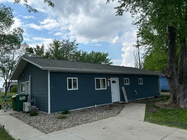 312 Rainbow Dr, Marshall, MN 56258