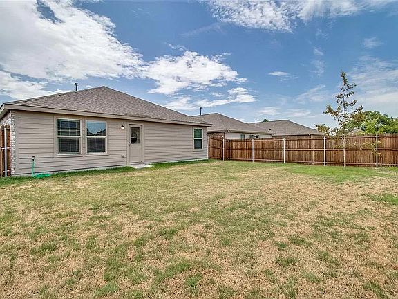 4th image of 1802 Avery Pointe Dr