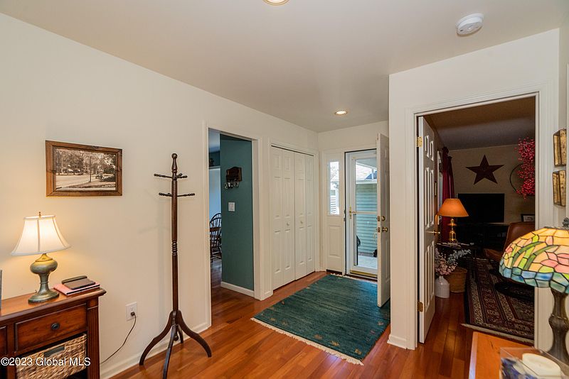 4th image of 13 Saratoga Circle