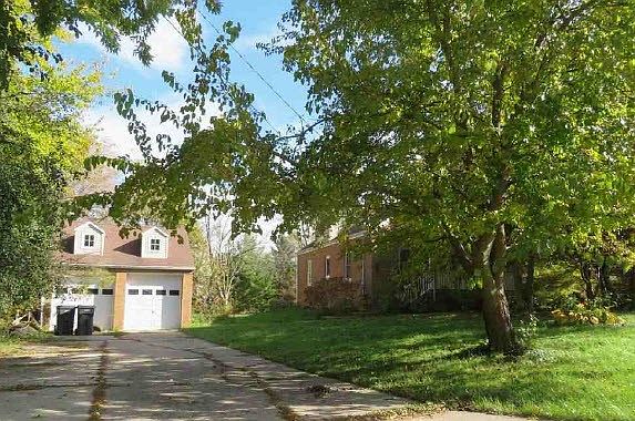 2nd image of 127 Emmertsen Rd S