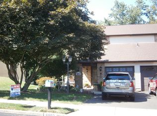 6605 Senator Ln, Bensalem, PA 19020