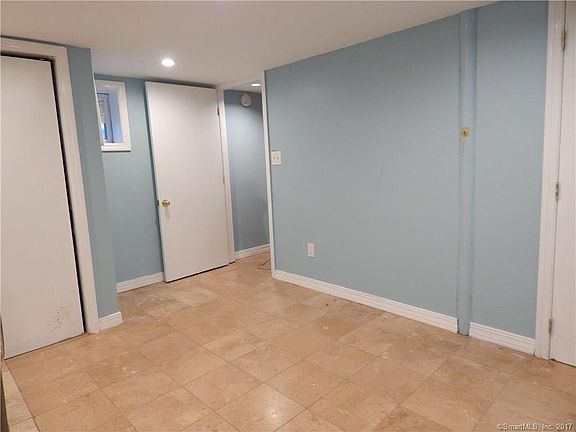 3rd image of 475 Goldenrod Ave