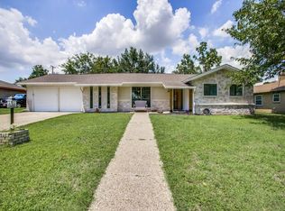 312 Brookview Dr, Hurst, TX 76054