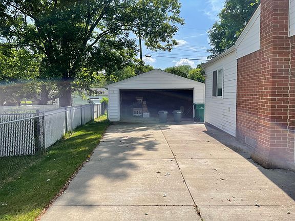 5th image of 329 Hollywood Dr